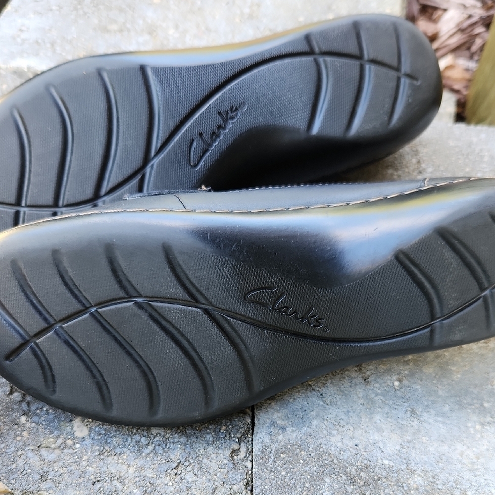 Clarks Black Leather Loafers - Picture 2 of 3